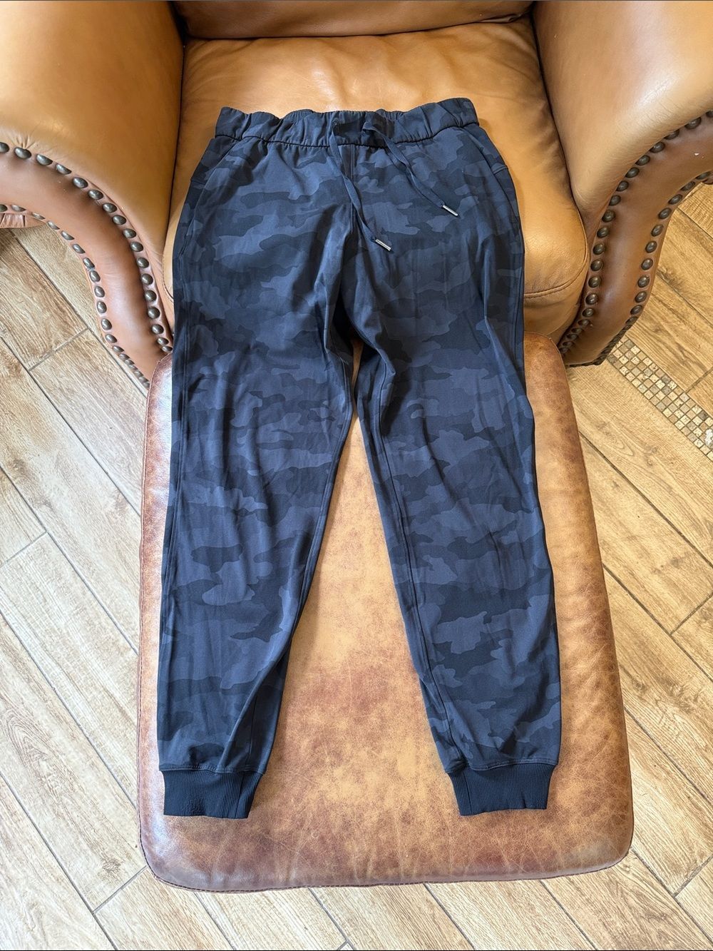 Lululemon On the Fly Jogger Luxtreme Sz 6 Heritage 365 Camo Deep Coal Multi Grey
